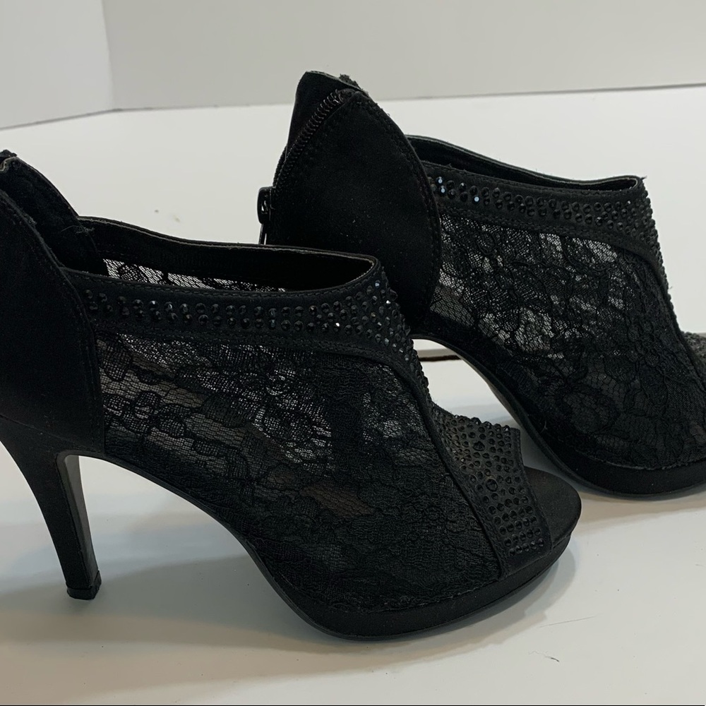 Very Cherry black lace/sequin 4” black heels size 6 1/2